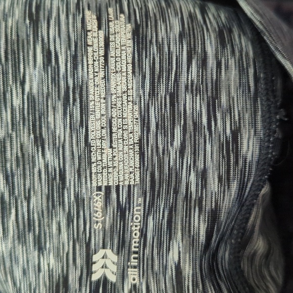 3 for $10 Bundle Sale! All In Motion Black + Gray Capri Leggings Girls Size S 6 - Picture 4 of 4